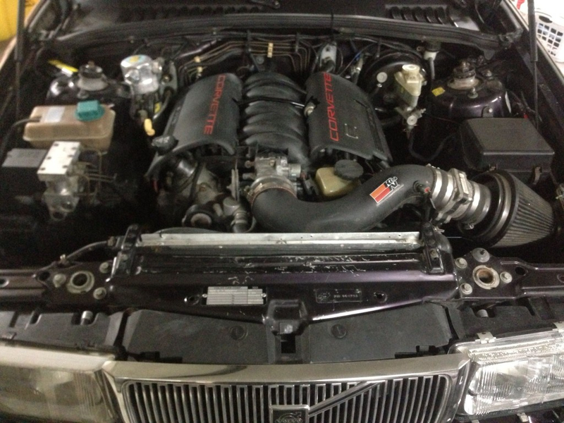 Illustration for article titled This 6-speed V8 Volvo Is An Awesome Wagon That You Can Actually Buy